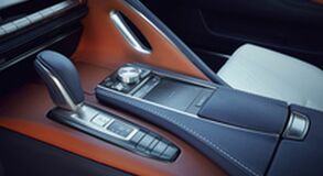  Lexus LC v novém modrém odstínu Structural Blue